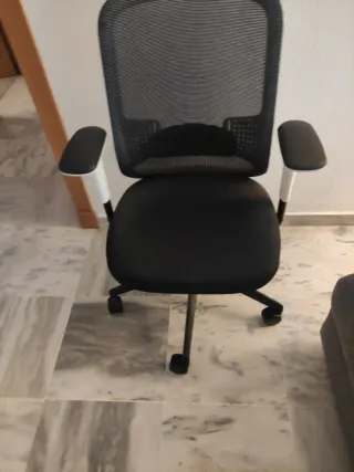 Silla de oficina ergonómica, nueva