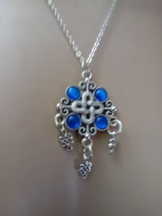 Collana nodo celtico con opale blu