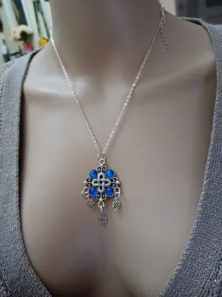 Collana nodo celtico con opale blu