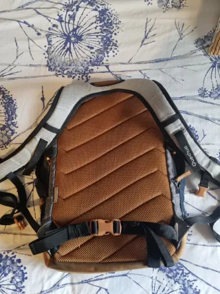 Mochila Quechua Marrón y Gris