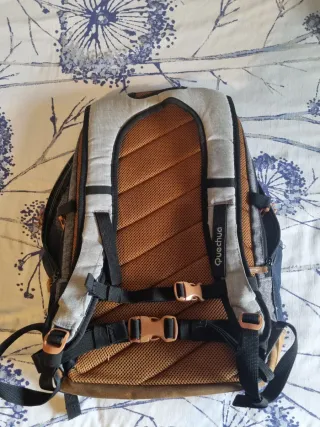 Mochila Quechua Marrón y Gris