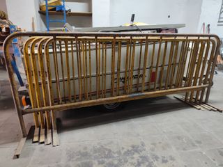 5 Vallas Metálicas Amarillas