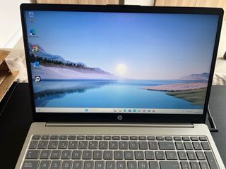 Ordenador portátil HP 15 15,6 FHD  4GB Ram