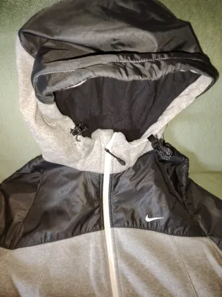 Felpa Nike con cappuccio grigia e nera