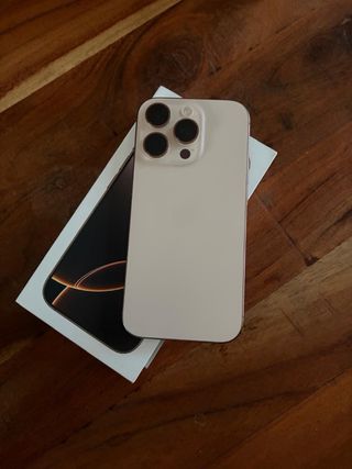 iPhone 16 Pro Dorado
