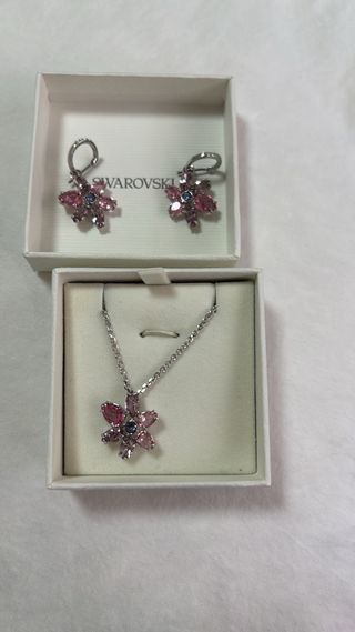 Conjunto Swarovski de plata con flor rosa