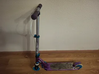 Patinete plegable Oxelo morado y sus....