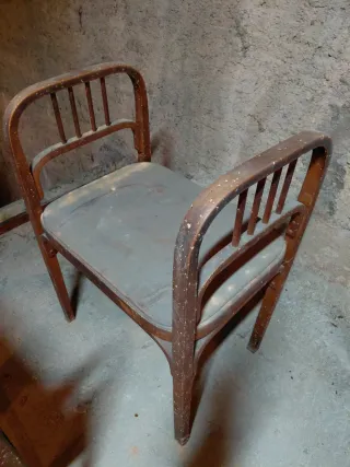 Conjunto de 2 banquetas de madera antiguas