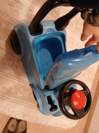 Coche andador azul con bocina