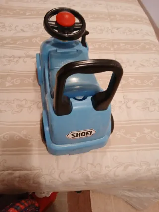 Coche andador azul con bocina