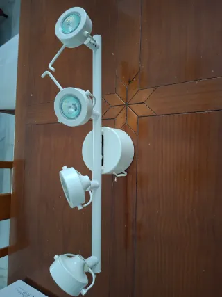 Lámpara 4 focos orientables techo/pared