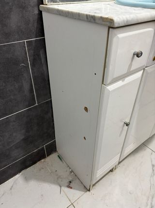 Mueble de baño azul y blanco