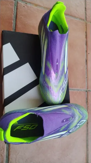 Botas de fútbol Adidas F50 lilas 37,5 EU