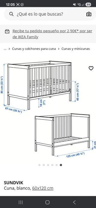 Cuna blanca con colchón azul