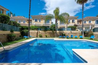 Casa pareada en venta en Elviria en Marbella