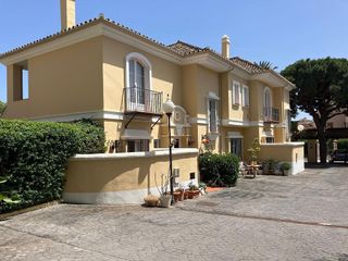 Casa pareada en venta en Elviria en Marbella