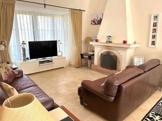 Casa pareada en venta en Elviria en Marbella