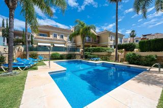 Casa pareada en venta en Elviria en Marbella