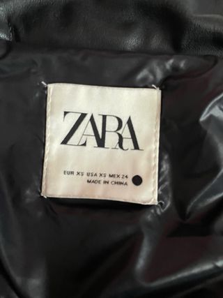 Abrigo acolchado negro Zara