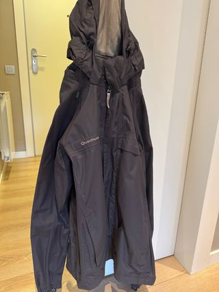 Chaqueta impermeable Quechua trekking gris