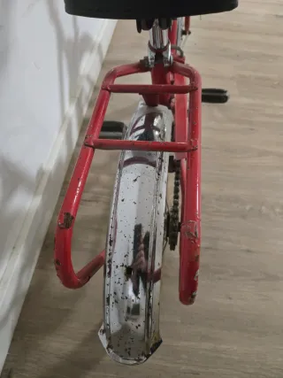 Bicicleta infantil roja