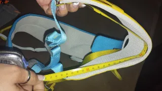 Arnés de escalada Singing Rock sin usar