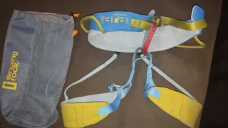 Arnés de escalada Singing Rock sin usar