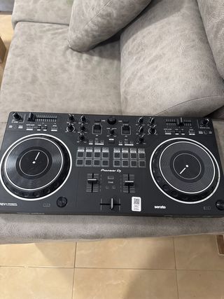 Controlador DJ Pioneer DDJ-REV1 Negro