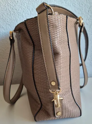 Bolso Parfois topo con detalles dorados