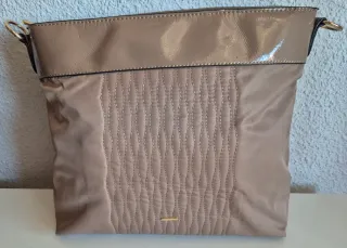 Bolso Parfois topo con detalles dorados