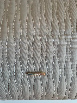 Bolso Parfois topo con detalles dorados