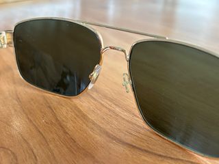 Gafas de sol Ray-Ban doradas y marrones