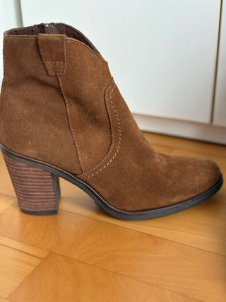 Botines de serraje marrón usados una vez