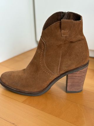 Botines de serraje marrón usados una vez