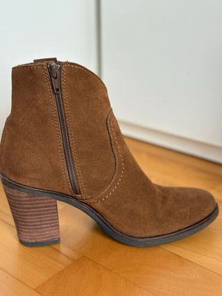 Botines de serraje marrón usados una vez