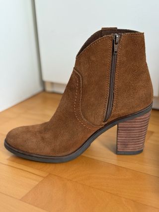 Botines de serraje marrón usados una vez