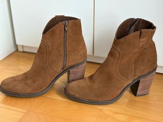 Botines de serraje marrón usados una vez