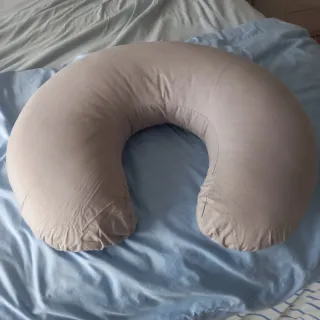 Cojín de lactancia gris