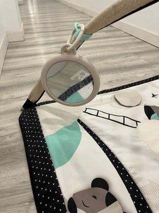 Gimnasio para bebé con arco y juguetes