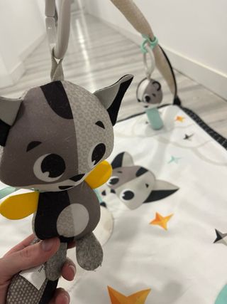 Gimnasio para bebé con arco y juguetes