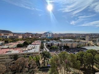 Piso en venta en Juan XXIII en Alicante