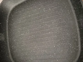 Set 2 Padelle e 1 Bistecchiera Nere/Rosse