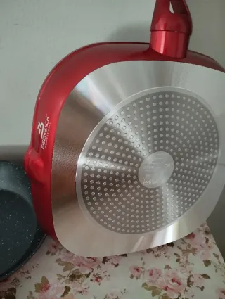 Set 2 Padelle e 1 Bistecchiera Nere/Rosse