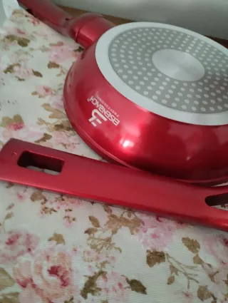 Set 2 Padelle e 1 Bistecchiera Nere/Rosse