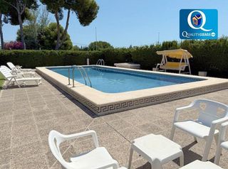 Chalet en alquiler en Vistahermosa en Alicante