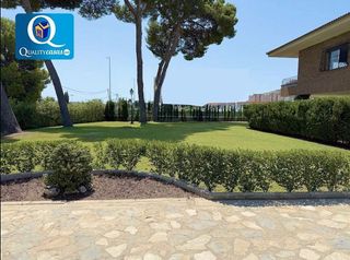 Chalet en alquiler en Vistahermosa en Alicante