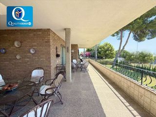 Chalet en alquiler en Vistahermosa en Alicante