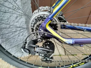 Bicicleta BH Azul y Amarilla