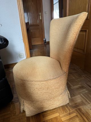 Sillón tapizado beige y marrón