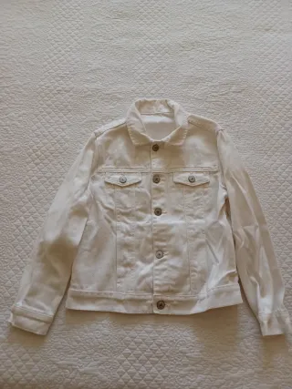 Cazadora vaquera blanca Zara